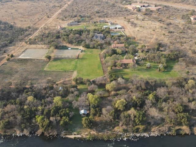 Commercial Property in Zoutpansdrift AH For Sale
