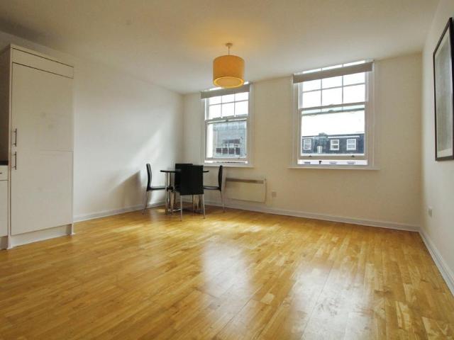 Commercial Road, Aldgate, London E1 1 bed apartment to rent £1,795 pcm £414 pw