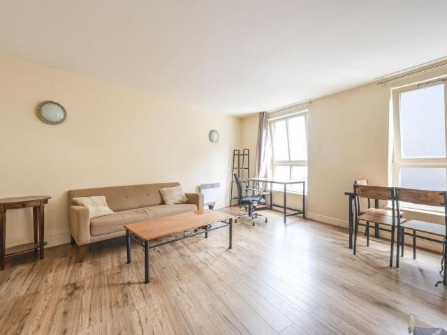 Commercial Road, Aldgate, London, E1 1 bed flat to rent £2,059 pcm £475 pw