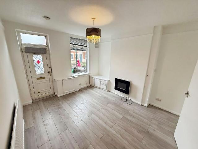 Commercial Road, Bulwell NG6, 2 bed terraced house to rent, £950 pcm | PrimeLocation