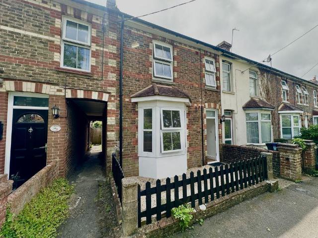 Commercial Road, Burgess Hill 3 bed terraced house to rent £1,525 pcm £352 pw