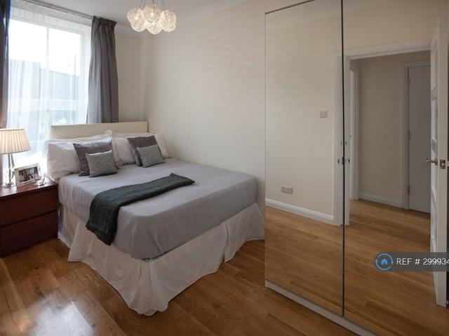 Commercial Road, London, E14 2 bed flat to rent £2,000 pcm £462 pw