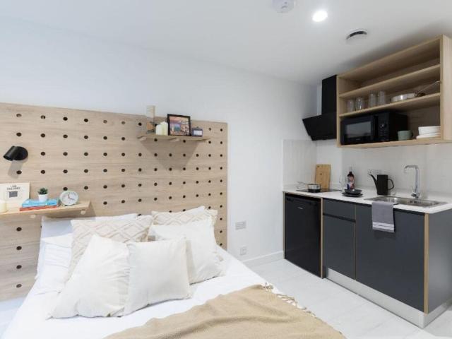Commercial Road, London E14, Studio to rent, £1,495 pcm | PrimeLocation