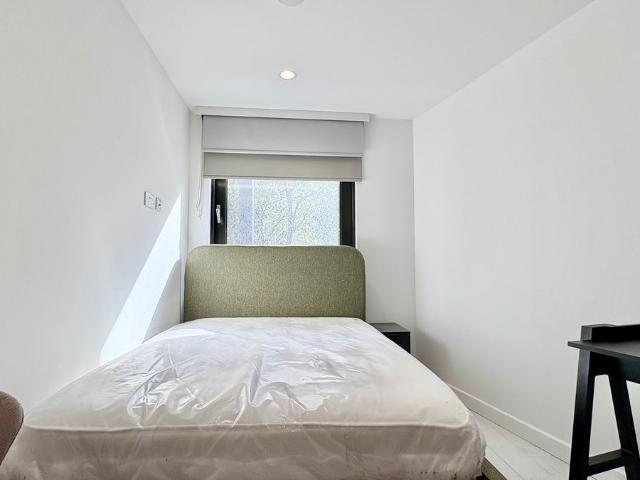 Commercial Road, London E14, Studio to rent, £1,555 pcm | PrimeLocation