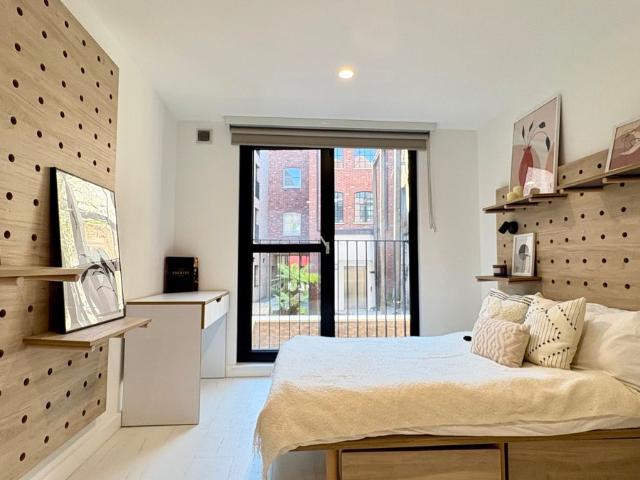 Commercial Road, London E14, Studio to rent, £1,580 pcm | PrimeLocation