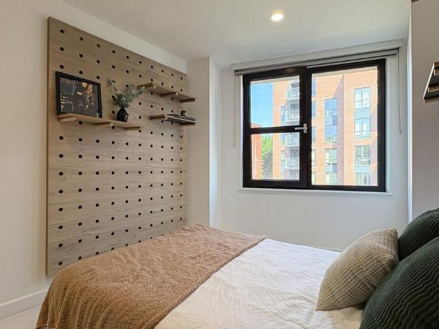 Commercial Road, London E14, Studio to rent, £1,595 pcm | PrimeLocation