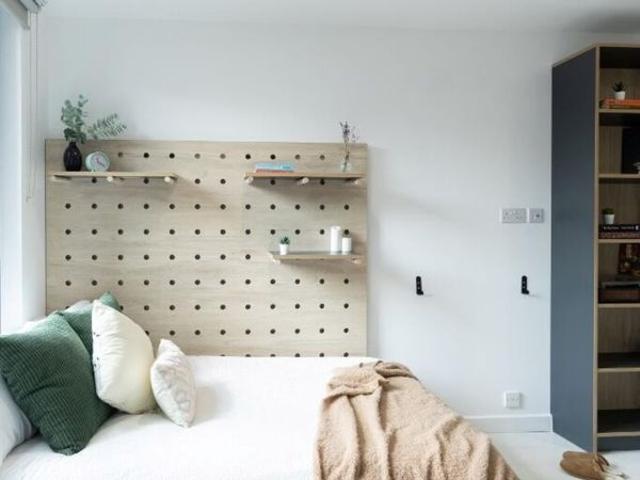 Commercial Road, London E14, Studio to rent, £1,595 pcm | PrimeLocation