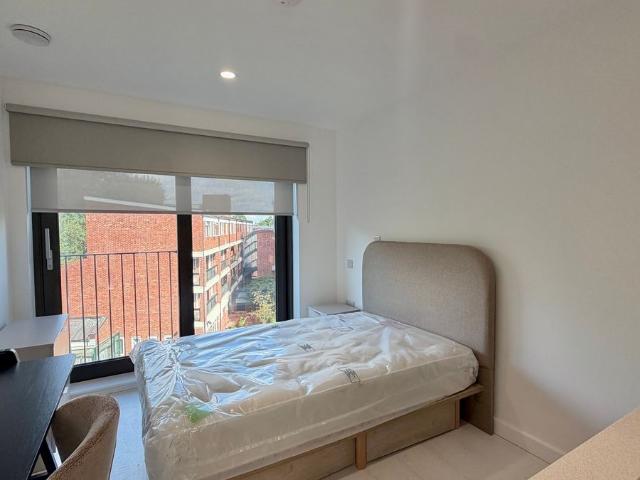 Commercial Road, London E14, Studio to rent, £1,595 pcm | PrimeLocation