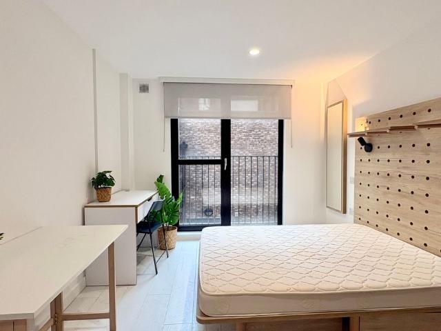 Commercial Road, London E14, Studio to rent, £1,655 pcm | PrimeLocation