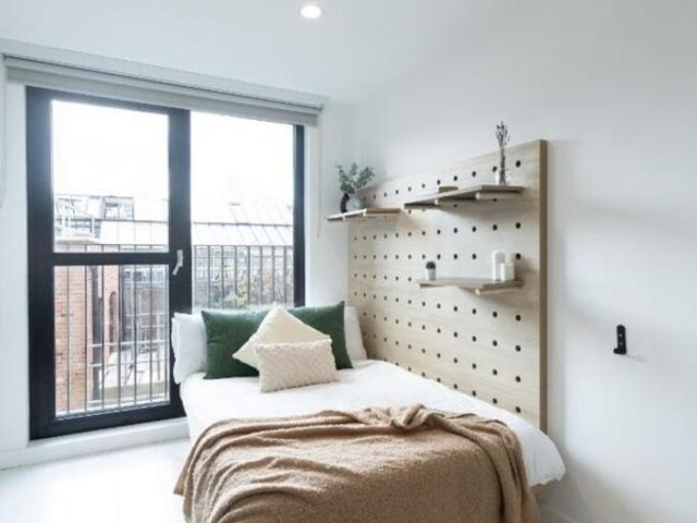 Commercial Road, London E14, Studio to rent, £1,610 pcm | PrimeLocation