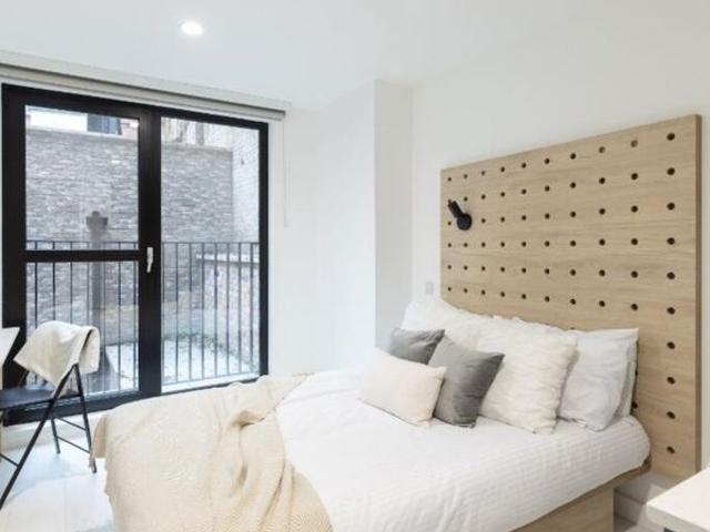 Commercial Road, London E14, Studio to rent, £1,620 pcm | PrimeLocation