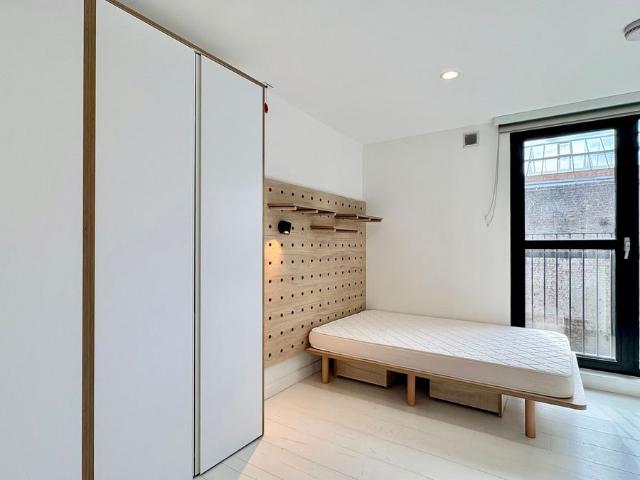 Commercial Road, London E14, Studio to rent, £1,700 pcm | PrimeLocation