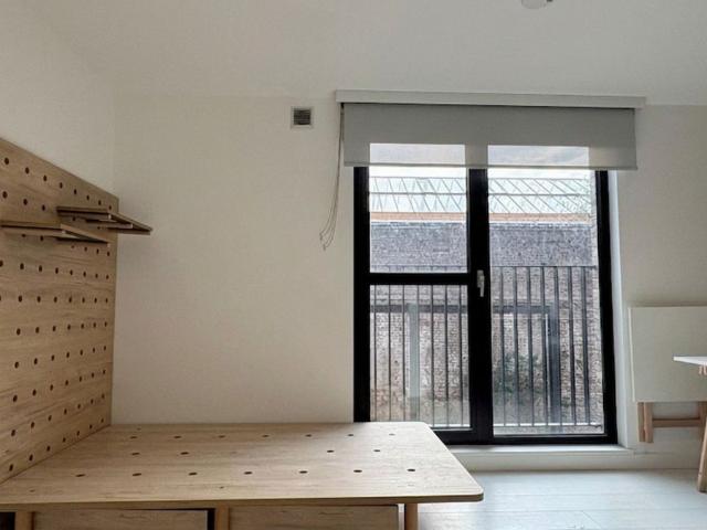 Commercial Road, London E14, Studio to rent, £1,720 pcm | PrimeLocation