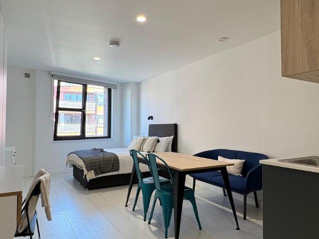 Commercial Road, London E14, Studio to rent, £1,945 pcm | PrimeLocation