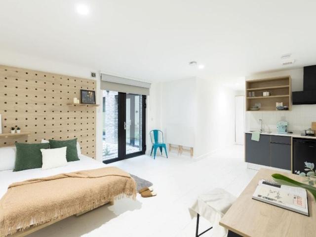 Commercial Road, London E14, Studio to rent, £1,975 pcm | PrimeLocation