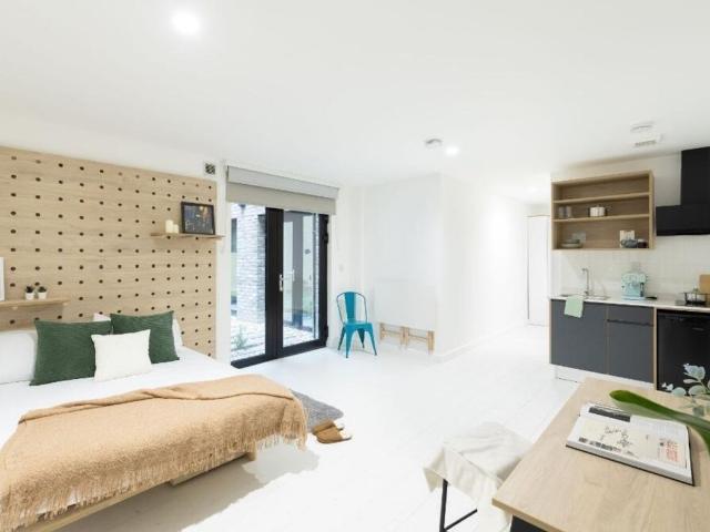 Commercial Road, London E14, Studio to rent, £2,100 pcm | PrimeLocation