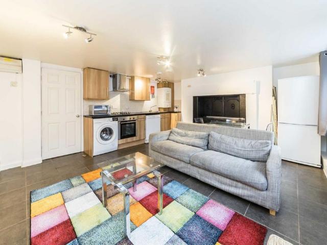 Commercial Road, London E1 1 bed flat to rent £1,800 pcm £415 pw