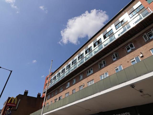 Commercial Road, London E1 2 bed apartment to rent £2,200 pcm £508 pw