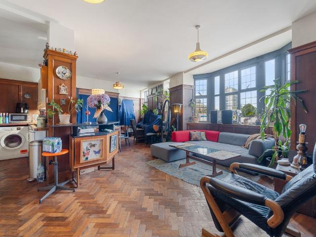 Commercial Road, London E1, 2 bed flat to rent, £2,150 pcm | PrimeLocation