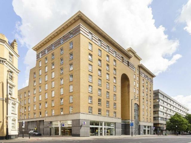 Commercial Road, London E1 2 bed flat to rent £3,200 pcm £738 pw