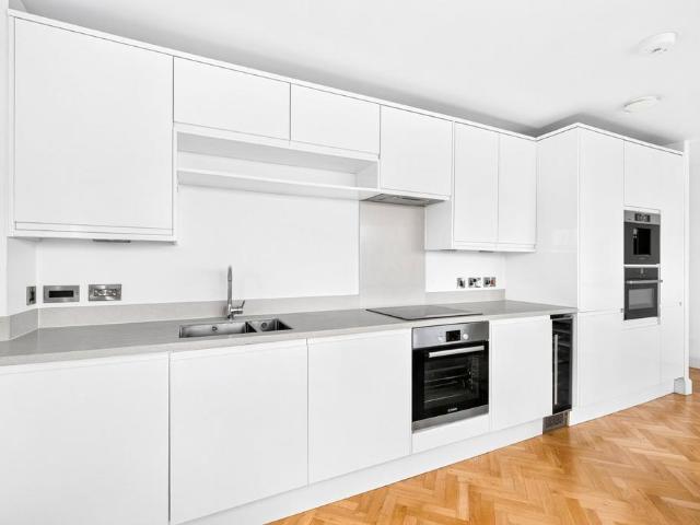 Commercial Road, London, E1 2 bed flat to rent £3,950 pcm £912 pw