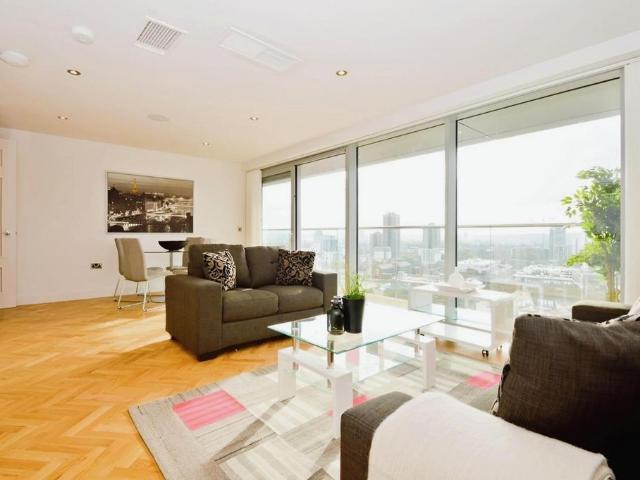 Commercial Road, London, E1 2 bed penthouse to rent £3,950 pcm £912 pw