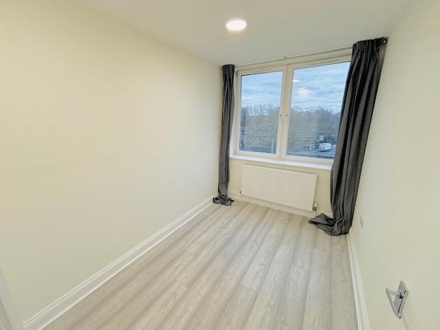 Commercial Road, Limehouse, London E1, Room to rent, £1,100 pcm | PrimeLocation