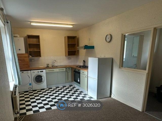 Commercial Road, Shepton Mallet BA4, 1 bed flat to rent, £850 pcm | PrimeLocation