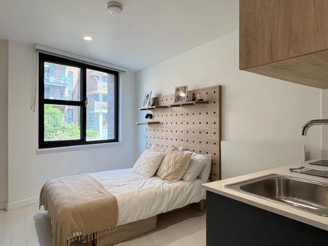Commercial Road Studio to rent £1,725 pcm £398 pw