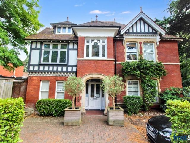 Commercial Road, Poole 1 bed apartment to rent £1,050 pcm £242 pw