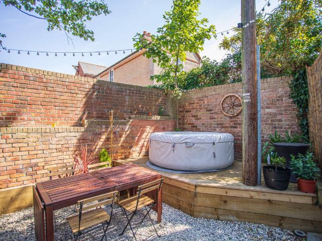 Commercial Road, Poole BH14, 3 bed flat to rent, £1,650 pcm | PrimeLocation