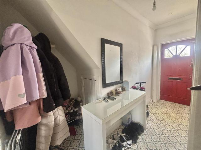 Commercial Road, Westcliff On Sea 1 bed apartment to rent £1,050 pcm £242 pw