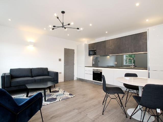 Commercial Road, Whitechapel, London E1, 2 bed flat to rent, £2,600 pcm | PrimeLocation