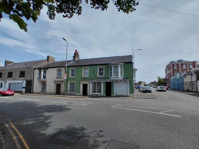Commercial Row, Pembroke Dock. 1 bed flat to rent £550 pcm £127 pw
