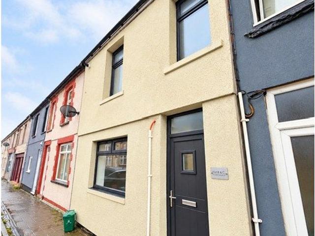 Commercial St, Bargoed CF81, 2 bed flat to rent, £725 pcm | PrimeLocation