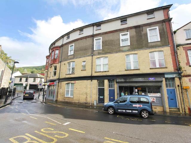 Commercial Street Arcade. 2 bed apartment to rent £595 pcm £137 pw