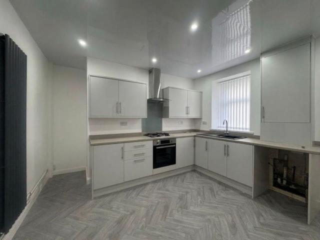 Commercial Street, Bacup OL13, 2 bed terraced house to rent, £795 pcm | PrimeLocation