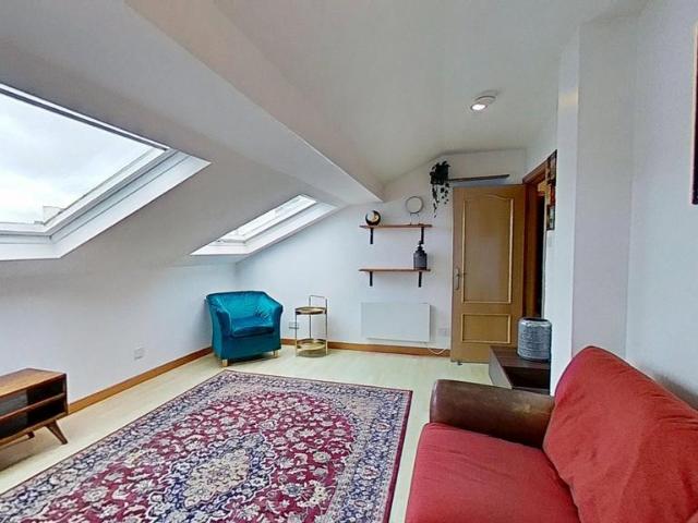 Commercial Street, Edinburgh. 1 bed flat to rent £1,220 pcm £282 pw