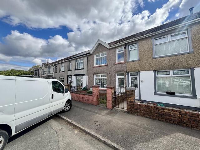 Commercial Street, Pontypridd CF38 3 bed house to rent £1,100 pcm £254 pw