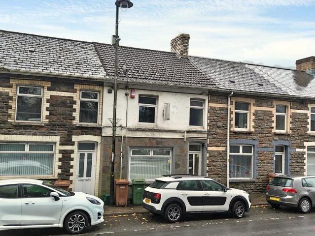 Commercial Street, Risca, 1 bed flat to rent £750 pcm £173 pw