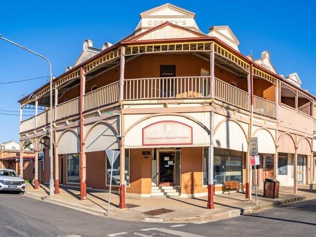 Commercial space and residence in prime location
