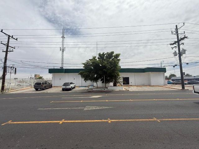 Commercial space for rent on the corner in the civic center Mexicali, B.C. !
