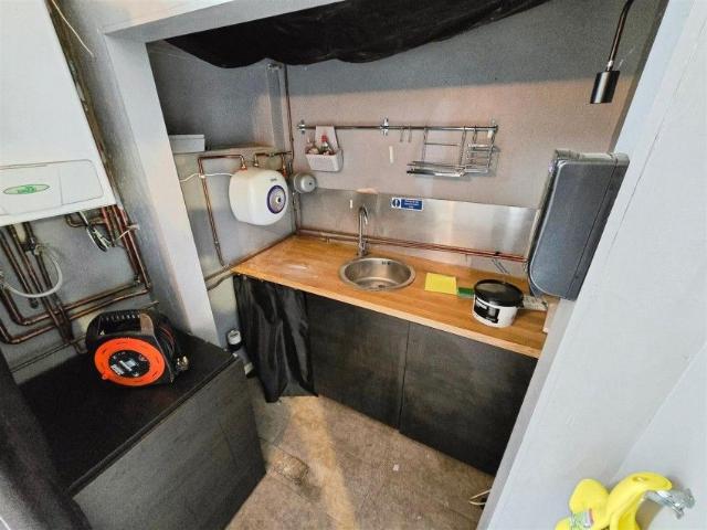 Commercial to Rent in Grangeway, Rushden, NN10