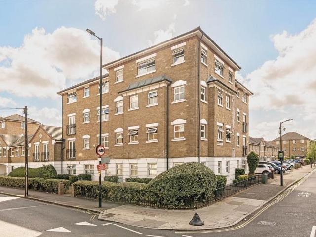 Commercial Way, London SE15 2 bed flat to rent £2,100 pcm £485 pw
