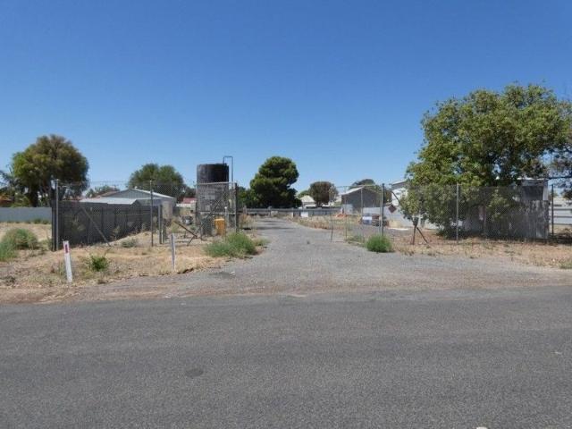 COMMERCIAL YARD SPACE