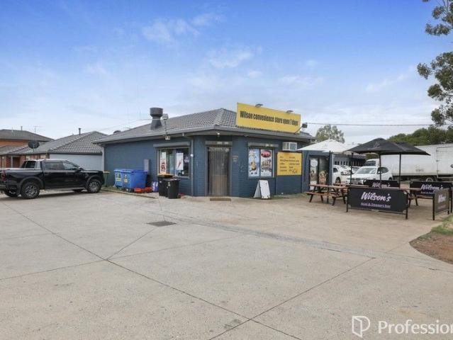 COMMERCIALLY LEASED CAFE/CONVENIENCE STORE PLUS A SEPARATE 3 BEDROOM UNIT COMBINED $850 PER WEEK INCOME