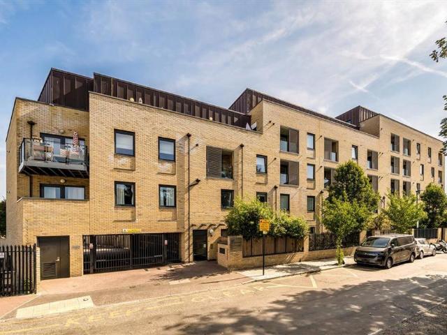Commerell Street, London SE10 1 bed flat to rent £1,900 pcm £438 pw