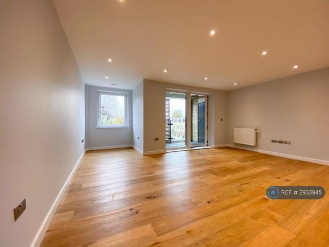 Commerell Street, London, SE10 2 bed flat to rent £2,300 pcm £531 pw