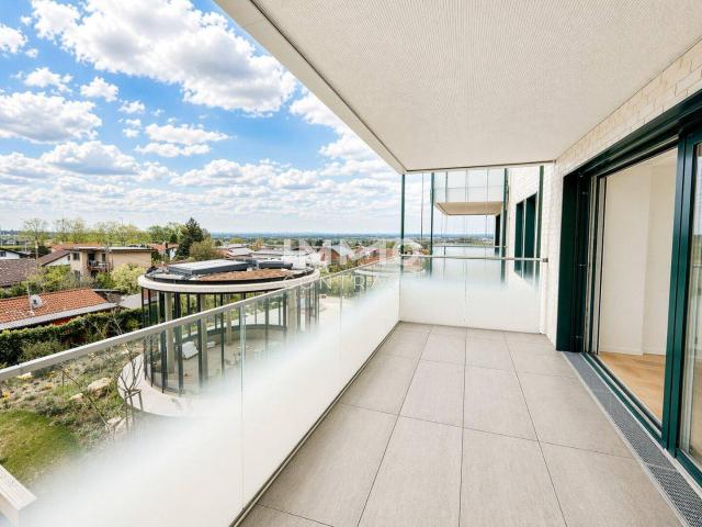 Commission Free with a View: Perfekt Living amid beautifully Öandscaped Gardens