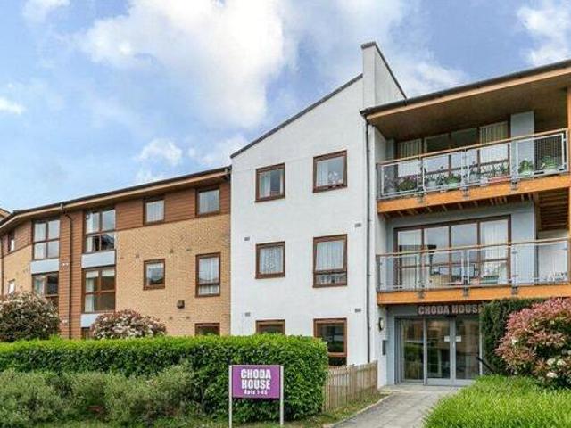 Commonwealth Drive, Crawley, 2 Bedroom Apartment